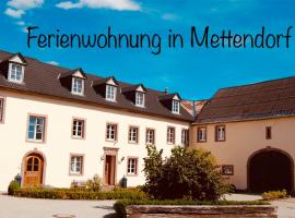 Ferienwohnung in historischem Bauernhaus in der Eifel, apartamento em Mettendorf