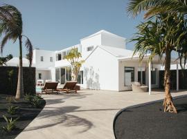 ALAVA SUITES, hôtel à Costa Teguise près de : Club de Golf Costa Teguise