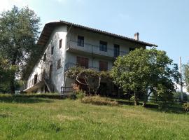 La Casa nel Verde, отель с парковкой в городе Alice Superiore