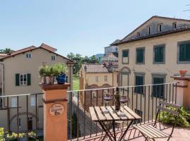 TERRAZZA COCCODE' spazioso con vista mozzafiato!, hotel i nærheden af Stazione di Lucca, Lucca