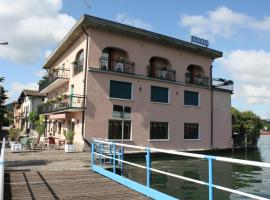 Albergo Ristorante Punta Dell'Est, plážový hotel v destinaci Clusane sul Lago