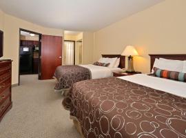 Staybridge Suites West Des Moines, an IHG Hotel، فندق في Clive