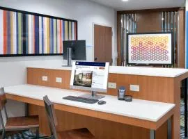 Holiday Inn Express & Suites - Gainesville I-75 by IHG