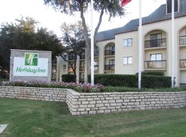 Holiday Inn Irving Las Colinas, an IHG Hotel, hotel with jacuzzis in Irving