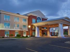 Holiday Inn Express Hotel & Suites Grand Rapids-North, an IHG Hotel, viešbutis mieste Grand Rapidsas, netoliese – „Deltaplex“ arena