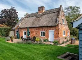 Thatch Cottage - luxury Norfolk Hideaway