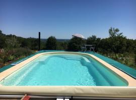 Luxury Villa in Cazals with Swimming Pool, hotel en Cazals