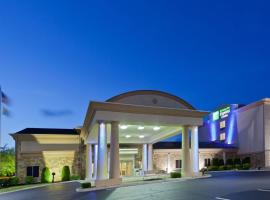 Holiday Inn Express Hotel & Suites Christiansburg by IHG, hotel poblíž Virginia Tech Montgomery Executive Airport - BCB, Christiansburg