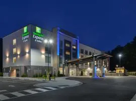 Holiday Inn Express & Suites Charlotte - Ballantyne by IHG