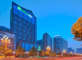 Holiday Inn Express Leshan City Square by IHG High Speed Rail and Leshan Giant Buddha, hotel v destinaci Le-šan