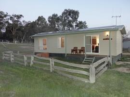 Glenview Alpaca Farm, bed and breakfast en Yass