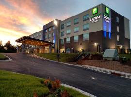 Holiday Inn Express & Suites - Charlotte NE - University Area, an IHG Hotel, hôtel à Charlotte près de : Aéroport régional de Concord - USA