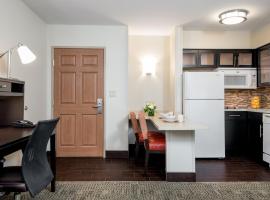 Staybridge Suites Chantilly Dulles Airport by IHG、シャンティリーのホテル