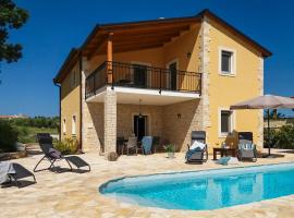 Villa Jomi, hôtel à Tar