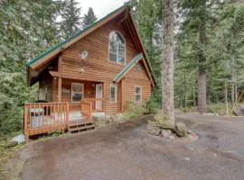 Brooke and Dan's Retreat -3 bedroom home plus a 2 bedroom apartment