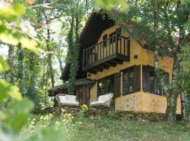 Petit Maison du Chêne, hotel i Auriac-du-Périgord