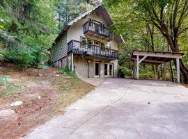 Ridge View Retreat - 3 Bed 2 Bath Vacation home in Lake Wenatchee โรงแรมในเลเวนเวิร์ท