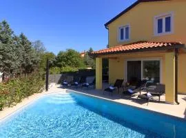 Beautiful villa Mugeba I with pool in Porec near the aquapark