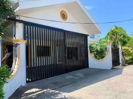 Exclusive Beachfront House at San Juan La Union: San Juan şehrinde bir otel
