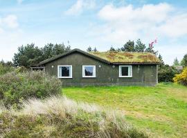 Secluded Holiday Home in R m with Sauna, cottage a Bolilmark