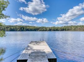 Lily Pond Bungalow, pet-friendly hotel in Edgecomb