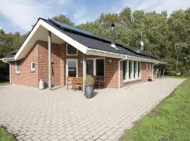 Nice Home In Hadsund With 2 Bedrooms, Sauna And Wifi