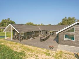 Beautiful Home In Vejby With Indoor Swimming Pool, Luxushotel in Vejby