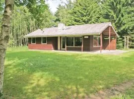 Awesome Home In Hadsund With Kitchen