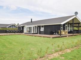 Awesome Home In Juelsminde With Kitchen, hotel in Sønderby