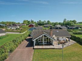 Lovely Home In Aabenraa With Kitchen, semesterhus i Loddenhøj