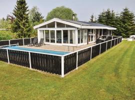 Beautiful Home In Middelfart With Sauna, hotel v destinaci Voldby