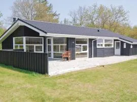 Nice Home In Hovborg With 3 Bedrooms, Sauna And Wifi