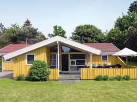 Cozy Home In Grsted With Kitchen, луксозен хотел в Udsholt Sand