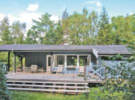 Nice Home In Grsted With 2 Bedrooms And Wifi, feriehus i Udsholt Sand