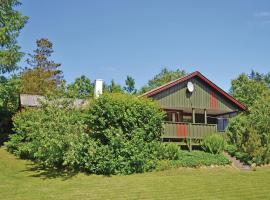 3 Bedroom Amazing Home In Fars, feriebolig i Hvalpsund