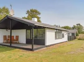 Two-Bedroom Holiday Home In Albak