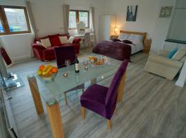 A Beautiful countryside apartment on killarney Road, familiehotell i Mallow