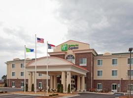 Holiday Inn Express Pembroke, an IHG Hotel โรงแรมใกล้Lumberton Municipal Airport - LBTในPembroke