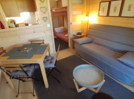 LES CHATAIGNIERS GRIS, Hotel in Isola 2000