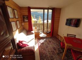 LES CHATAIGNIERS ROUGES, apartman u gradu Isola 2000