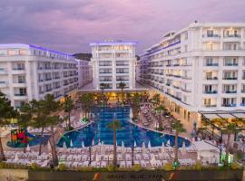 Grand Blue Fafa Resort & SPA, hotel v destinaci Golem