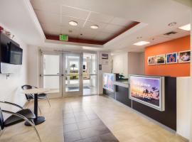 Howard Johnson by Wyndham Lemoore, ξενοδοχείο σε Lemoore