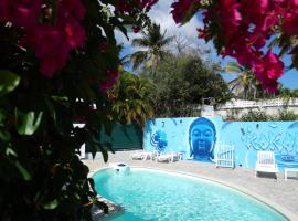 Surf camp kokoplaj, A 150m de la Plage et du Spot de Surf, hotel sa Sainte-Anne