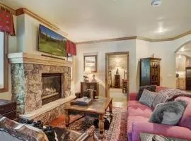 Cozy & Central Arrowhead Village Townhome Condo