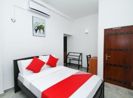 OYO 379 Hotel Royal Rose, hotel v destinaci Elpitiya