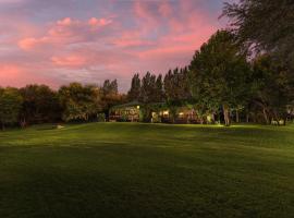 Tzamenkomst River Lodge, hotell i Colesberg