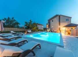 Modern Holiday Home in Pristeg with Pool, hotel in Pristeg