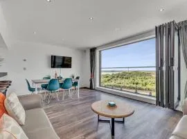 7 Waterstone House - Luxury Apartment Overlooking South Beach, Tenby