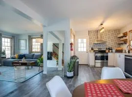 New Luxury Family Getaway with Designer Touches