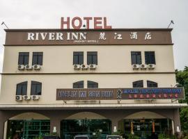 OYO 301 River Inn Hotel, hotel in zona Aeroporto RMAF di Butterworth - BWH, Butterworth